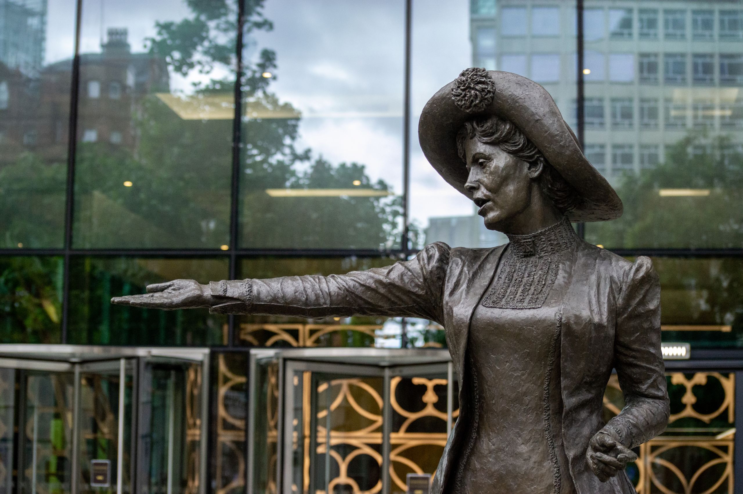 The_Emmeline_Pankhurst_Statue-3